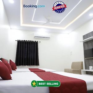 Hotel Jag Laxmi Palace Prime Location Main Road Near Mahakal Temple And Railway Station